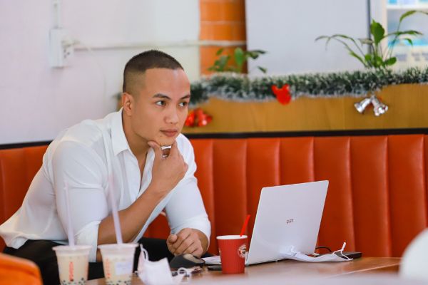 Nguyễn Bảo Bằng làm việc